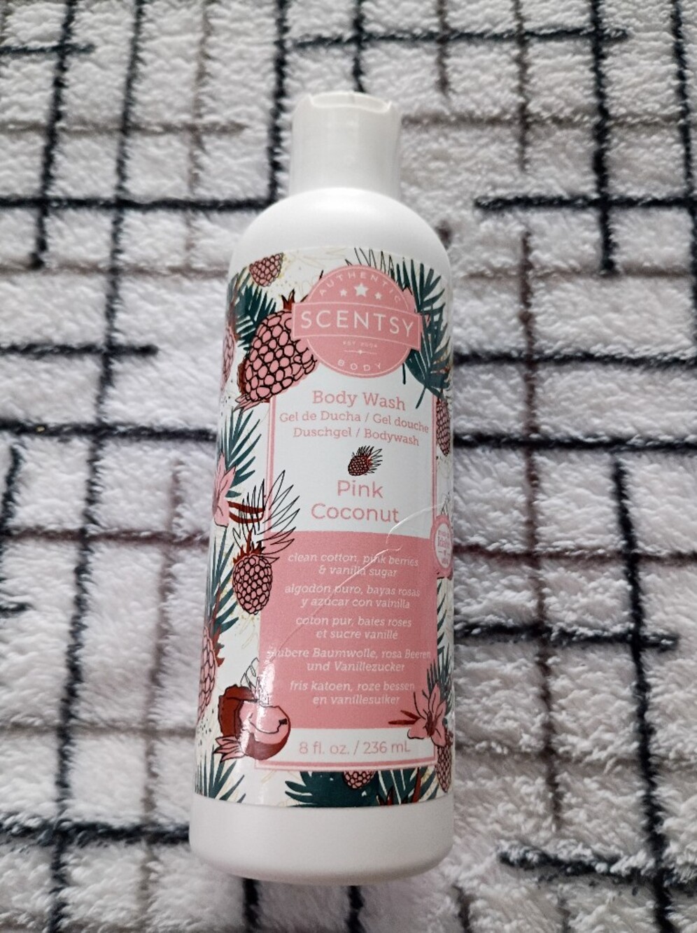 Scentsy Pink Coconut 8 fl oz Body Wash SEALED, NEW